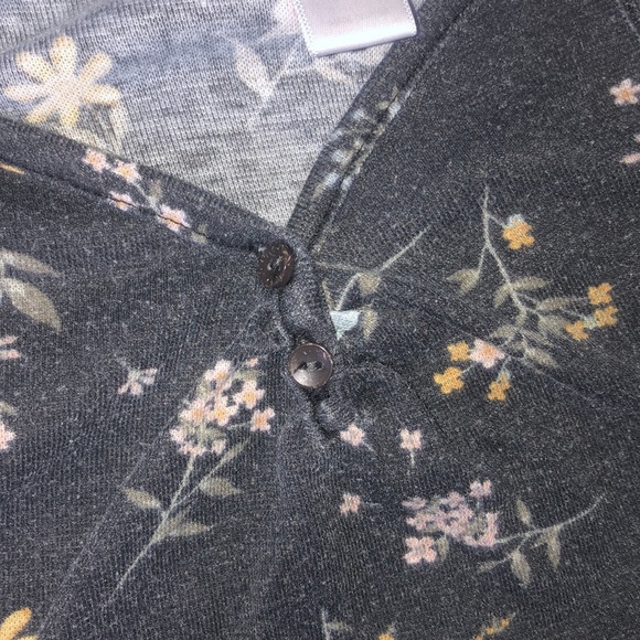 Floral Cropped Tank Tops - Picture 7 of 8